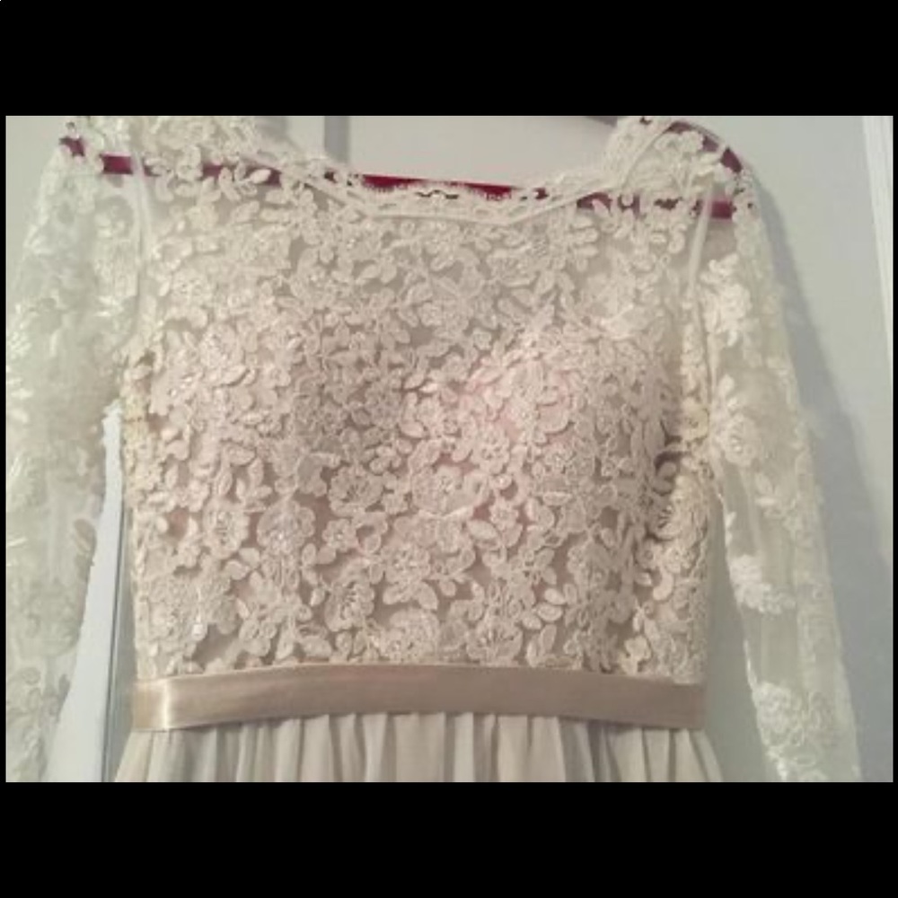 Lace wedding dress - Picture 3 of 4